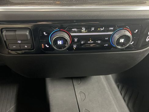 Used 2022 Chevrolet Silverado 1500 RST AWD/4WD image 16