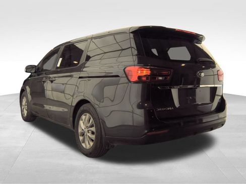 Used 2021 Kia Sedona LX image 3