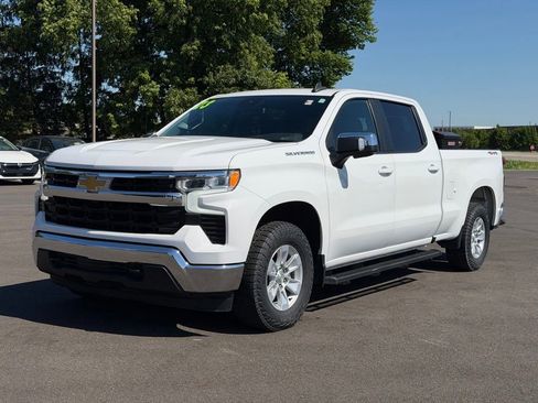 Used 2022 Chevrolet Silverado 1500 LT w/ Safety Package AWD/4WD image 2