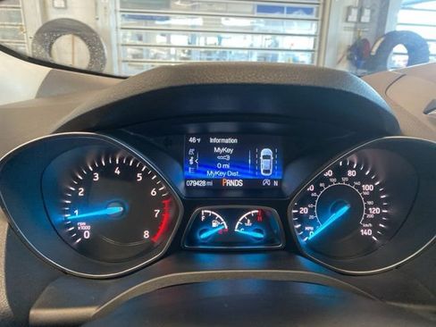 Used 2018 Ford Escape SE w/ SE Sport Appearance Package FWD image 14