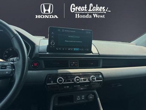 Used 2025 Honda Pilot EX-L image 11
