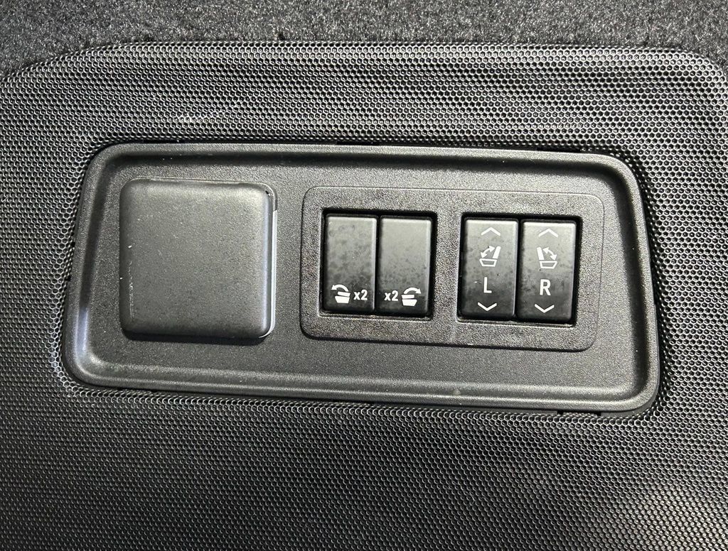 Used 2021 Cadillac Escalade Sport w/ Driver Assist Tech Package AWD/4WD image 16