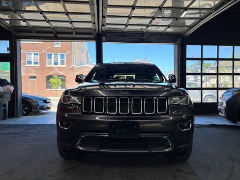 Used 2017 Jeep Grand Cherokee Limited AWD/4WD image 2