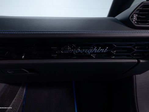 Used 2021 Lamborghini Huracan EVO image 42