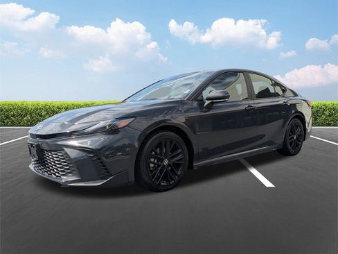 Certified 2025 Toyota Camry SE FWD image 9
