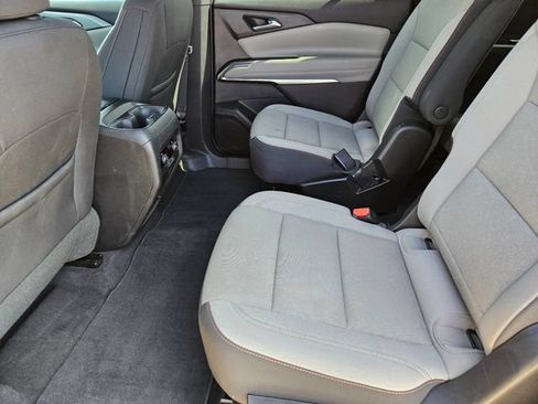 Used 2025 Chevrolet Traverse LT AWD/4WD image 32