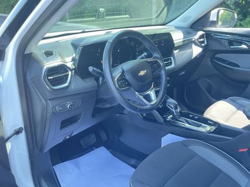 Certified 2024 Chevrolet TrailBlazer LT w/ Convenience Package FWD image 10