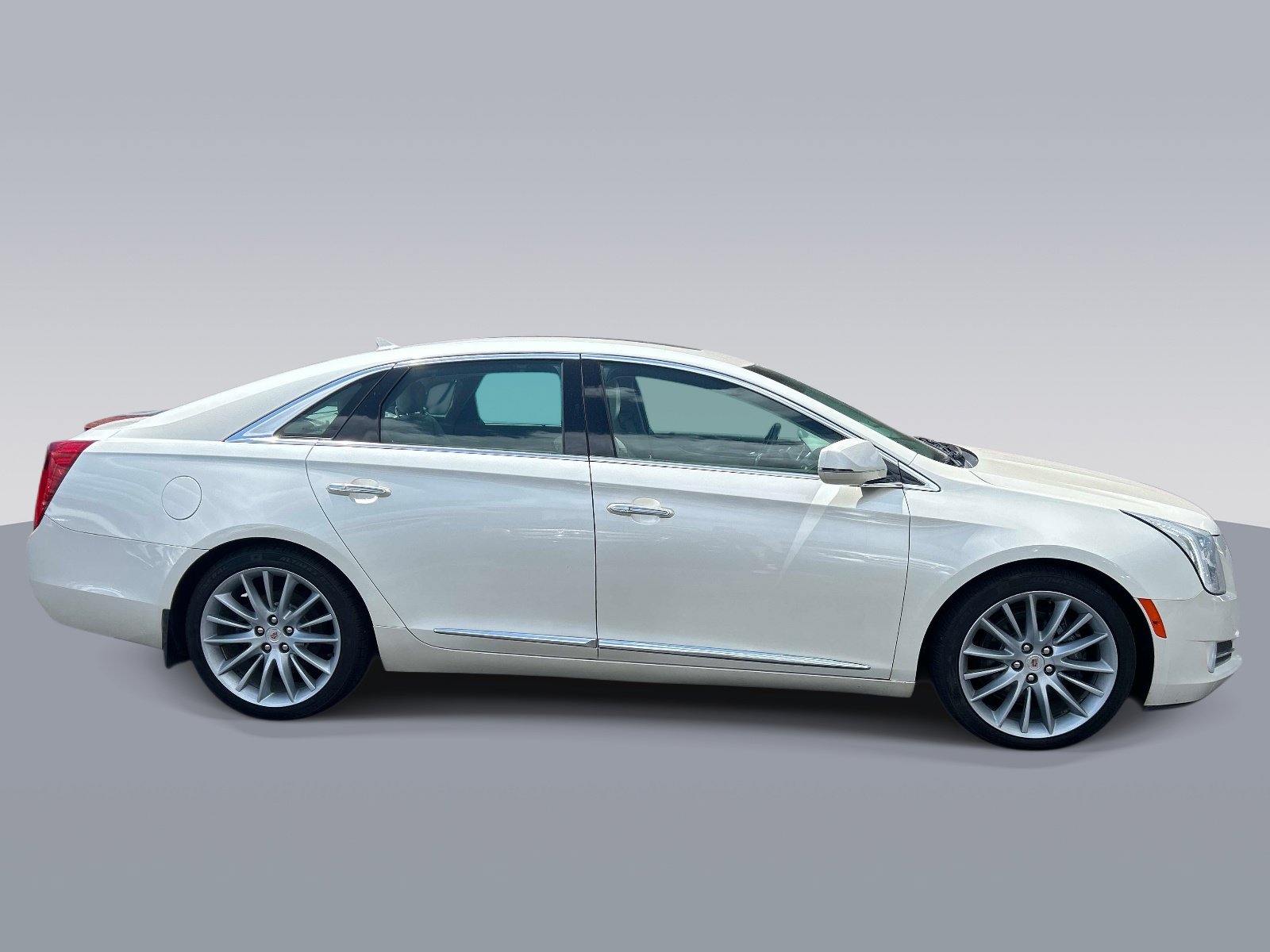 Used 2014 Cadillac XTS Vsport Platinum AWD image 2