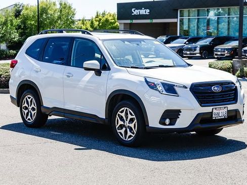 Used 2023 Subaru Forester Premium AWD/4WD image 6
