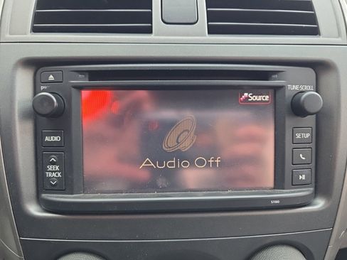 Used 2013 Toyota Corolla LE image 23