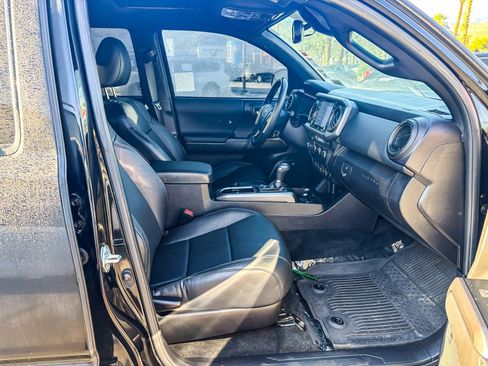 Used 2023 Toyota Tacoma TRD Off-Road image 19