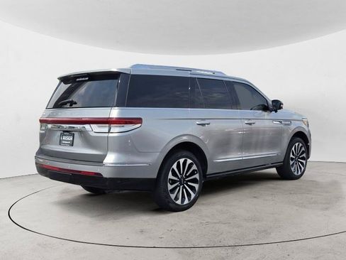Used 2024 Lincoln Navigator Reserve AWD/4WD image 3