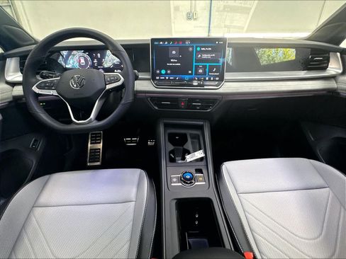 New 2026 Volkswagen Tiguan SE R-Line FWD image 5