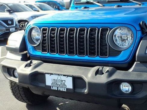 Used 2025 Jeep Wrangler Sport AWD/4WD image 33