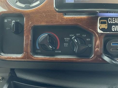 Used 2014 Ford E-350 and Econoline 350 Super Duty image 19