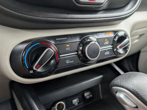 Certified 2022 Kia Soul LX image 18