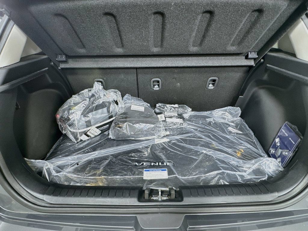 Certified 2024 Hyundai Venue Limited FWD image 27
