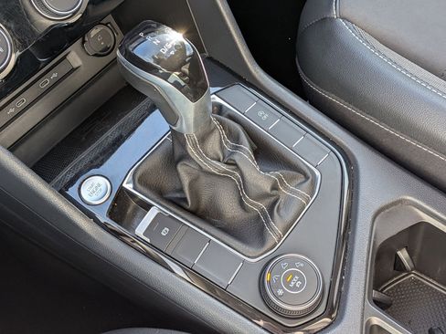 Certified 2023 Volkswagen Taos SE w/ Panoramic Sunroof Package image 25