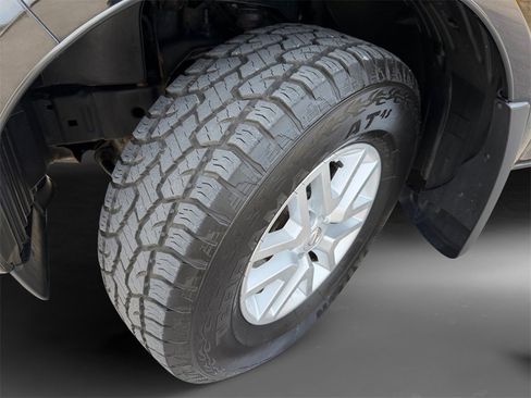 Used 2018 Nissan Frontier SV image 10