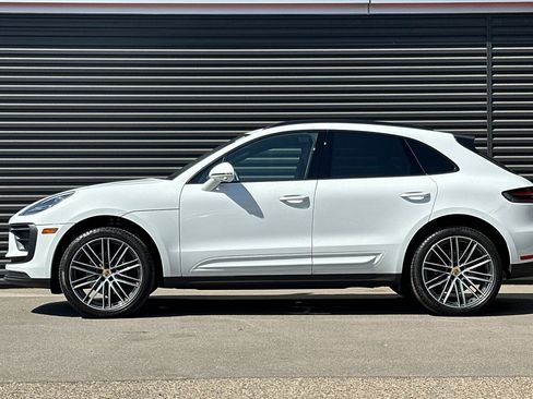 Used 2025 Porsche Macan image 2