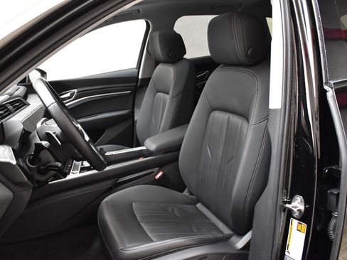 Used 2021 Audi e-tron Premium w/ Convenience Plus Package image 22