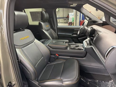 Certified 2025 Ford Expedition Tremor image 9