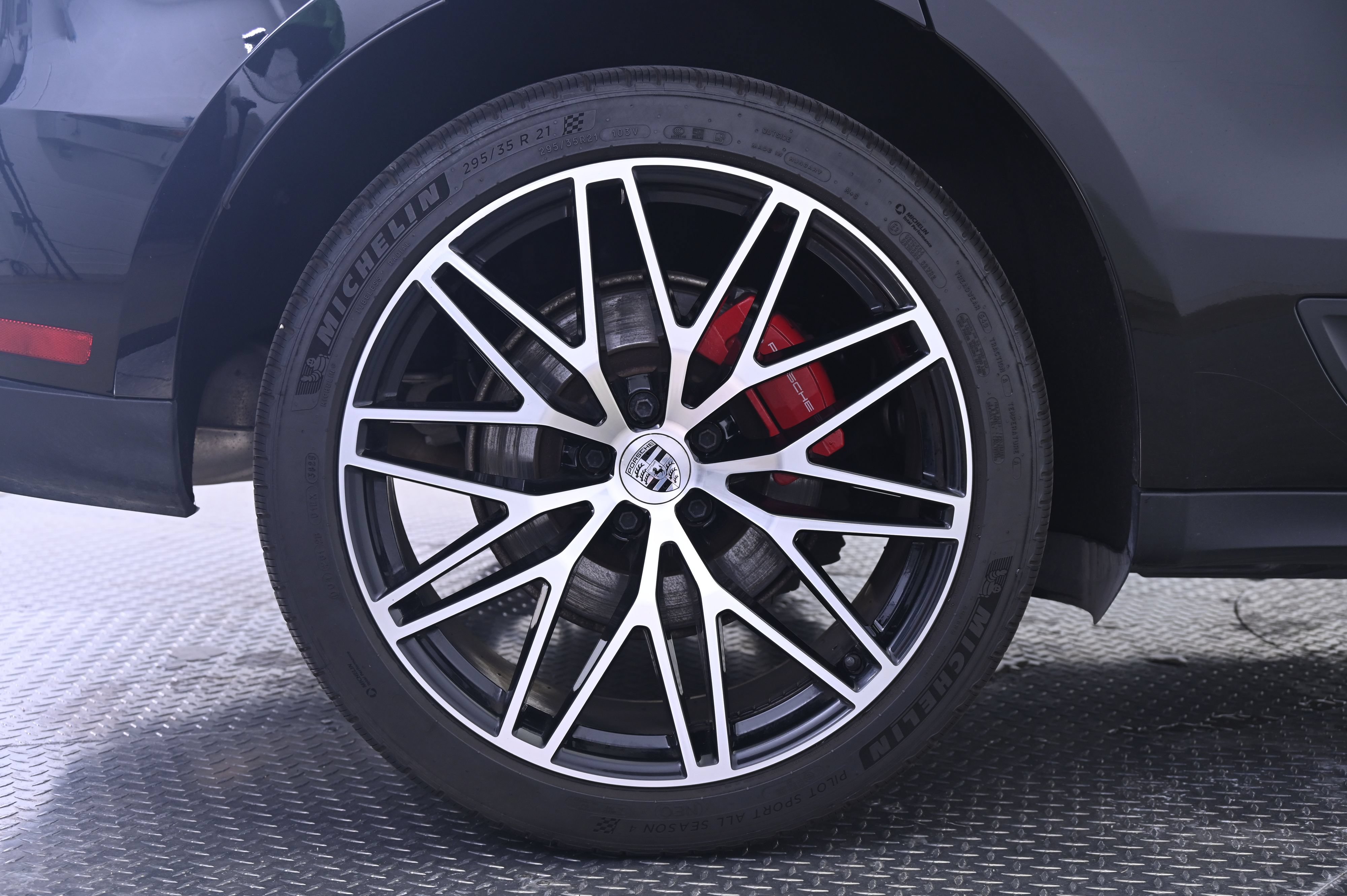 Certified 2023 Porsche Macan S AWD/4WD image 13