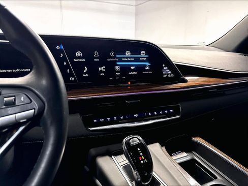 Used 2023 Cadillac Escalade Premium Luxury AWD/4WD image 9