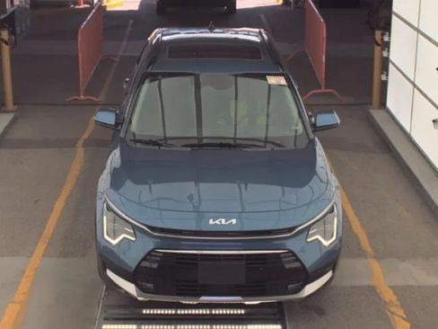 Used 2023 Kia Niro SX Touring FWD image 6