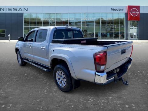 Used 2018 Toyota Tacoma SR5 RWD image 7