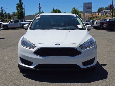 Used 2018 Ford Focus SE FWD image 5