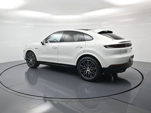 Certified 2026 Porsche Cayenne E-Hybrid Coupe AWD/4WD image 3
