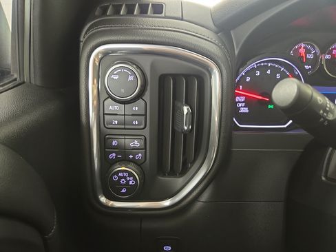 Used 2019 Chevrolet Silverado 1500 LT Trail Boss AWD/4WD image 29