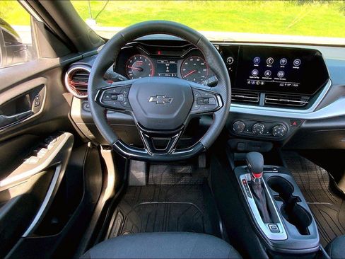 Used 2026 Chevrolet Trax RS w/ Driver Confidence Package FWD image 5