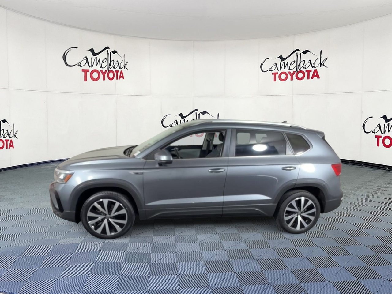 Used 2024 Volkswagen Taos SE FWD image 8