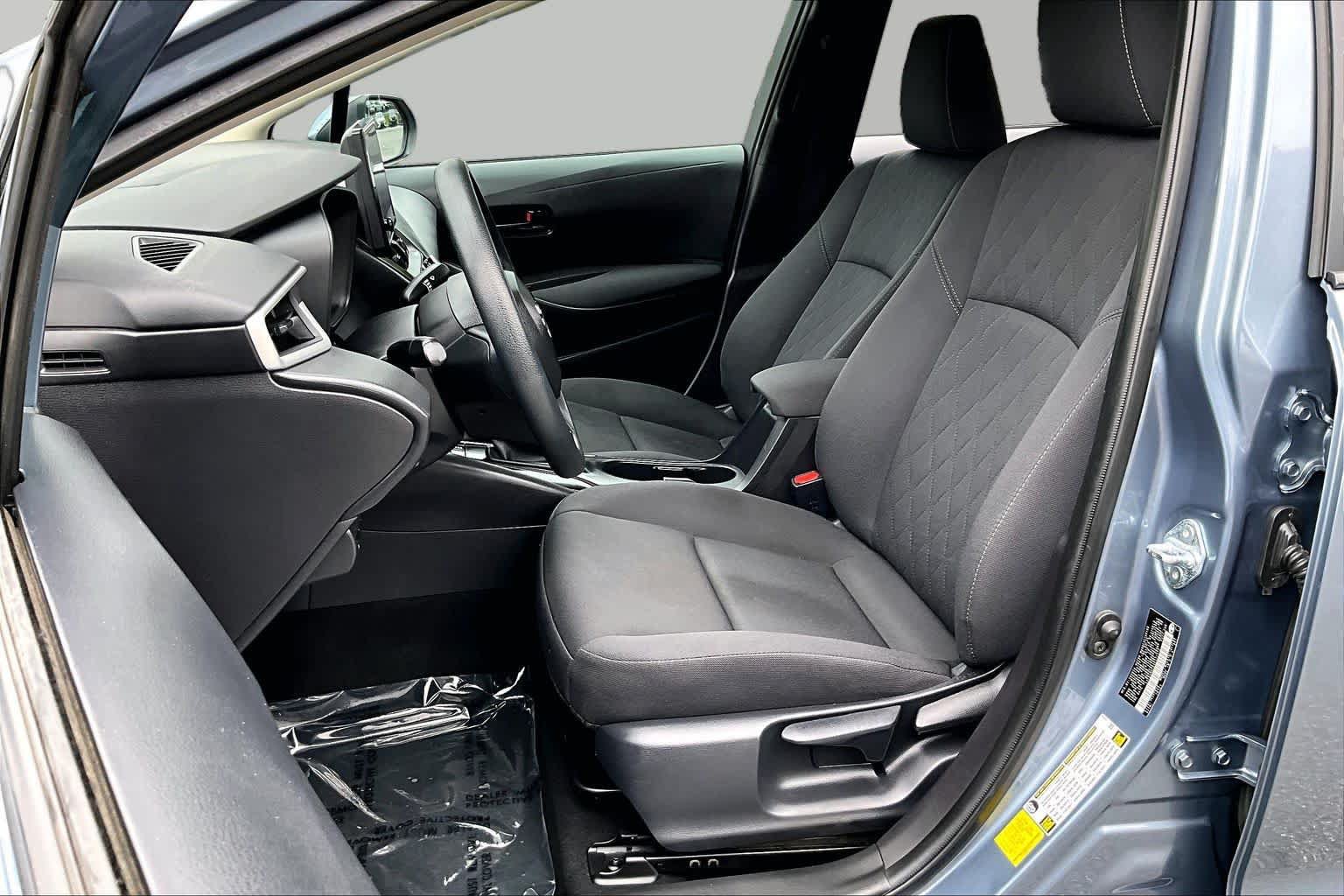 Used 2025 Toyota Corolla LE FWD image 8