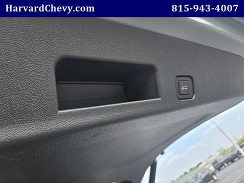 Used 2025 Chevrolet Traverse LT AWD/4WD image 32