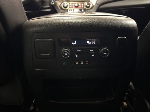 Used 2016 GMC Yukon XL Denali image 22