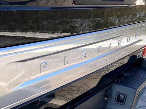 Used 2022 Ford F250 Platinum w/ FX4 Off-Road Package AWD/4WD image 33