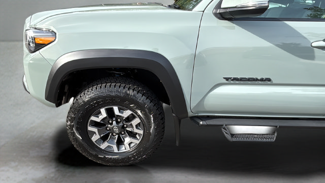 Used 2022 Toyota Tacoma TRD Off-Road w/ Technology Package AWD/4WD image 37