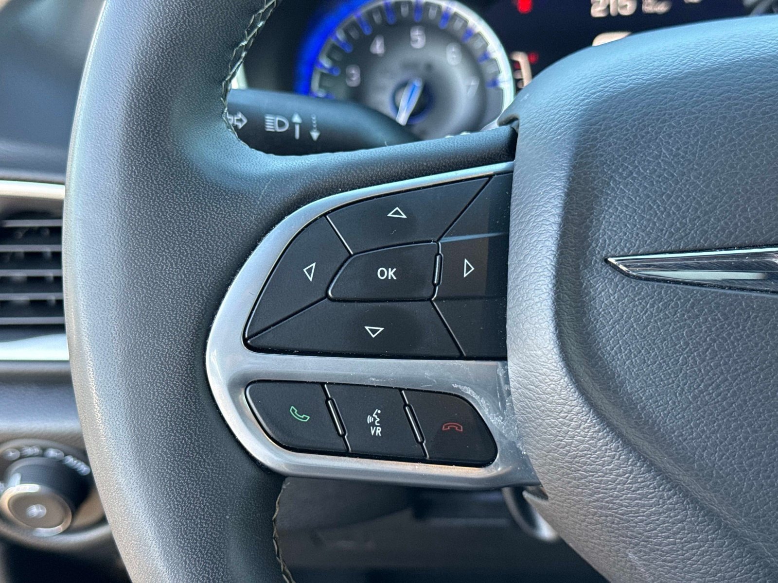 Used 2025 Chrysler Pacifica Select FWD image 29