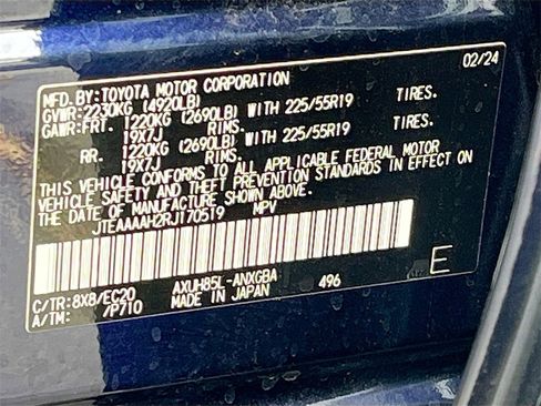 Used 2024 Toyota Venza XLE image 32