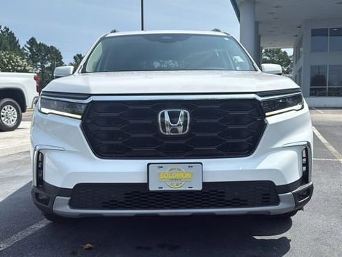 Used 2023 Honda Pilot Touring image 2