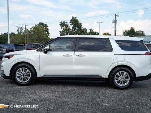 Used 2024 Kia Carnival LX image 10