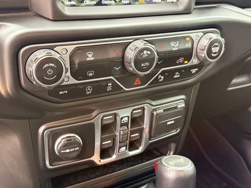 Used 2021 Jeep Wrangler Unlimited Sahara image 24