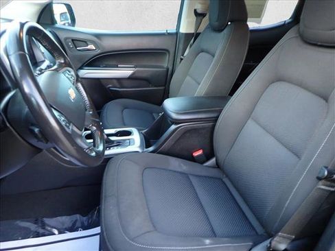 Used 2022 Chevrolet Colorado LT w/ LT Convenience Package image 10