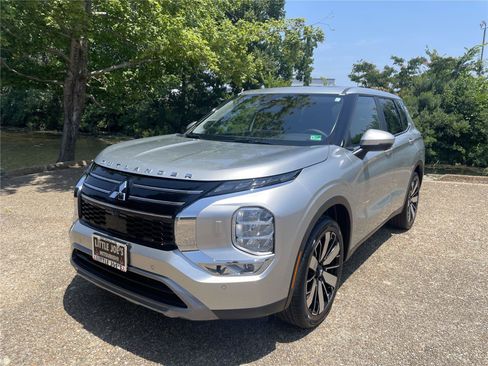 Used 2025 Mitsubishi Outlander SE AWD/4WD image 2