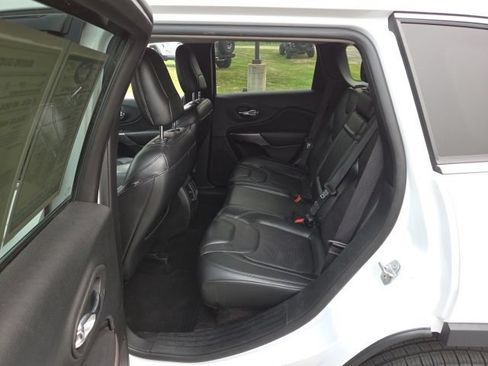 Used 2019 Jeep Cherokee Limited AWD/4WD image 20