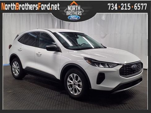 Used 2023 Ford Escape Active w/ Cold Weather Package FWD image 1