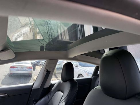 Used 2022 Tesla Model 3 image 26